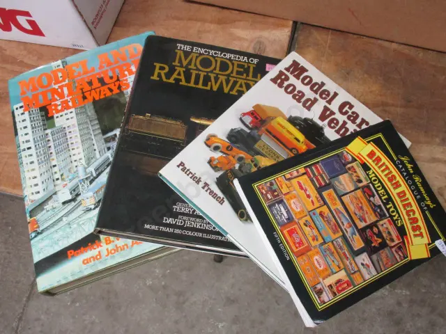 Model Books Image 1++